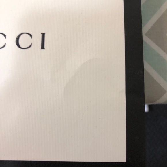 Gucci White‎ and Black Paper Shopping bag with ties and extra Gucci ribbon - Picture 11 of 11
